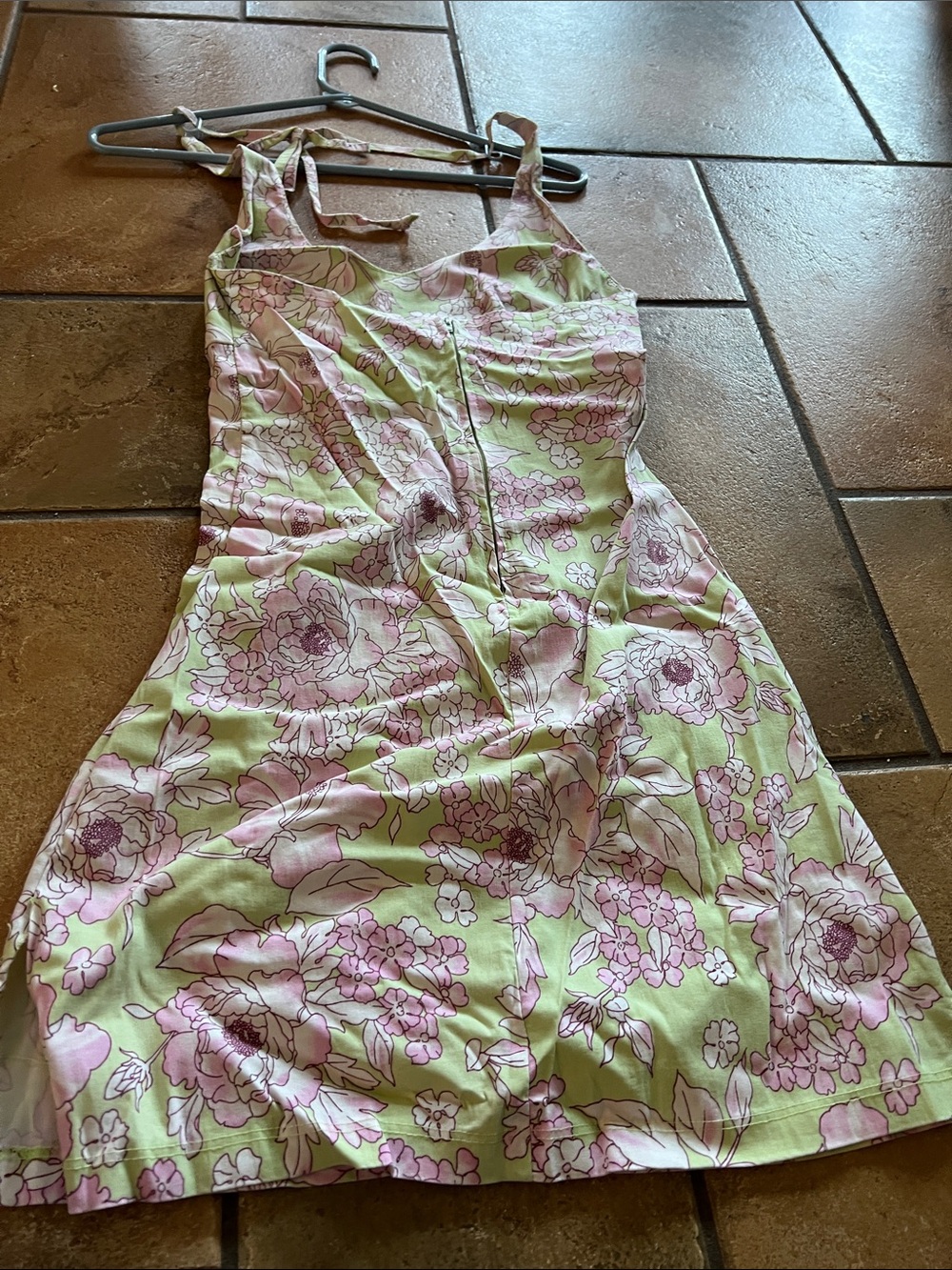 CHARLOTTE RUSSE FLORAL DRESS - Picture 6 of 7